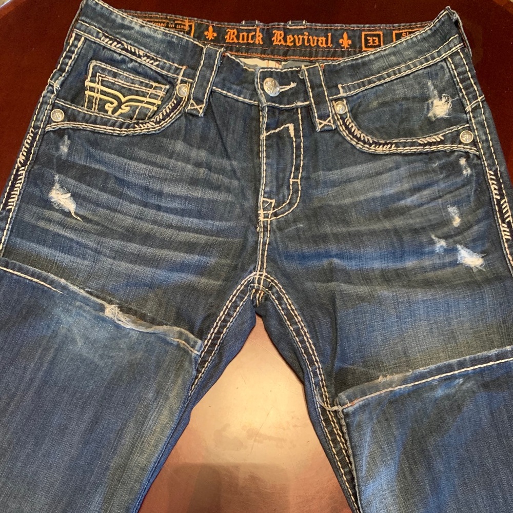 Men’s distressed 33/32 Rock Revival jeans